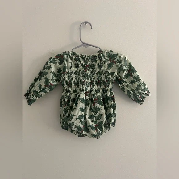 Kate Quinn Organic Cotton Holly Print Smocked Romper & Bonnet Set 3–6M - Picture 4 of 5